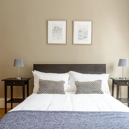 2 Bed Old Town Apartment - Next To Castle EDI Kültér fotó