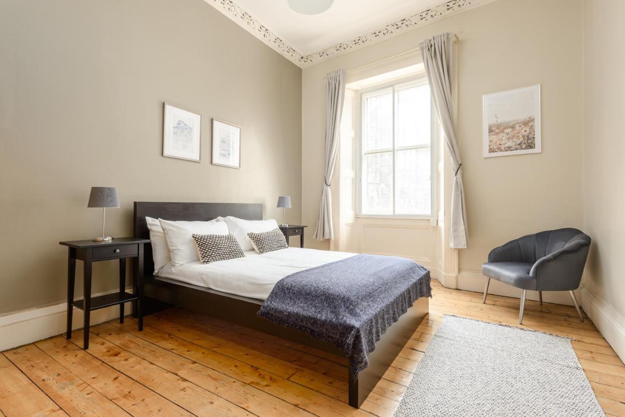 2 Bed Old Town Apartment - Next To Castle EDI Kültér fotó