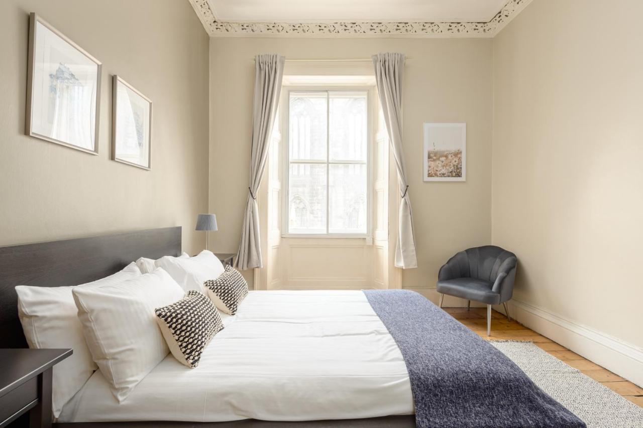 2 Bed Old Town Apartment - Next To Castle EDI Kültér fotó