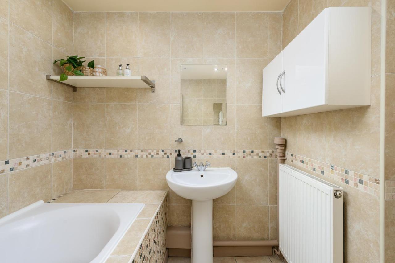 2 Bed Old Town Apartment - Next To Castle EDI Kültér fotó