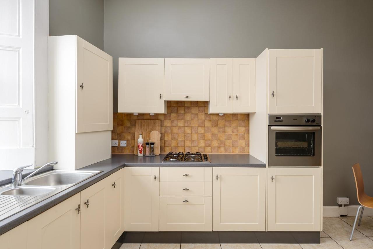 2 Bed Old Town Apartment - Next To Castle EDI Kültér fotó