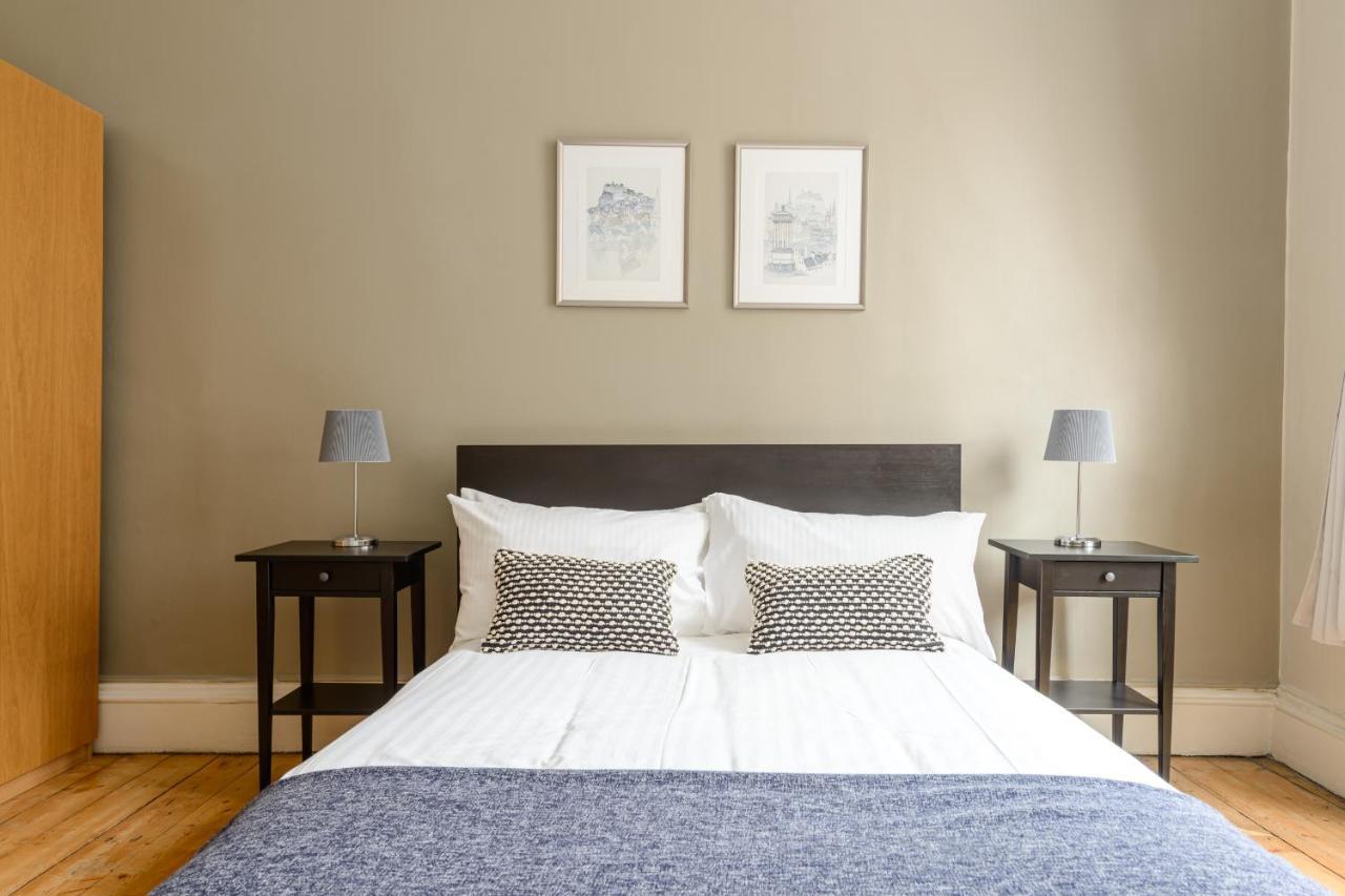 2 Bed Old Town Apartment - Next To Castle EDI Kültér fotó